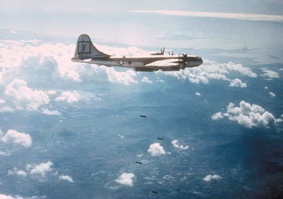 800px-B-29_307th_BG_bombing_target_in_Korea_c1951